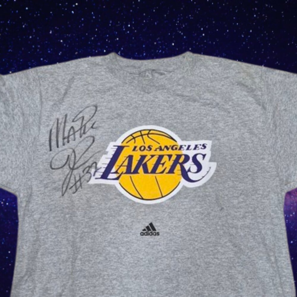 MAGIC JOHNSON SIGNED AUTOGRAPHED T-Shirt LOS ANGELES LAKERS